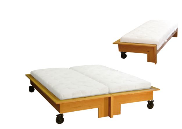  2 Gästebetten,als Einzelbetten oder Doppelbett,in Rüster massiv, gefaltet